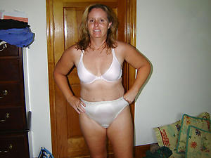 hot older women with reference to panty distant pics