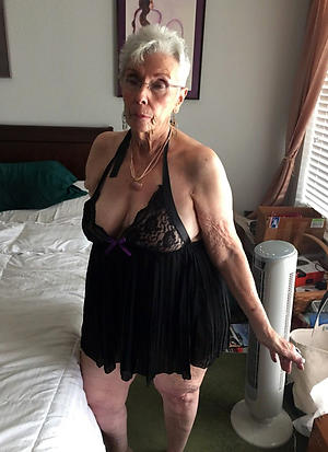 hot granny homemade posing nude