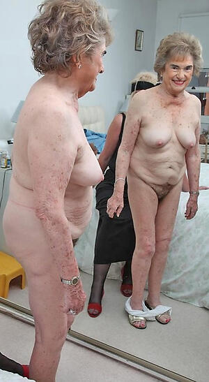 hot sexy grandma hallow posing nude