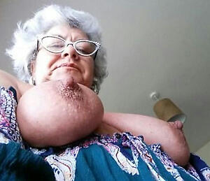 older woman chunky tits posing nude