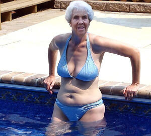 hot older woman close to bikini porn pics