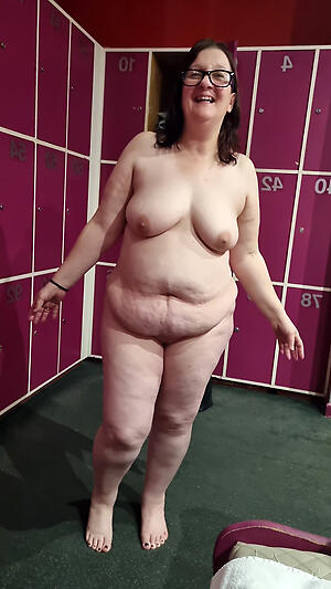 fat granny pussy posing nude
