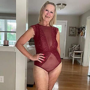 granny maw adulate posing nude