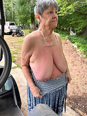 free saggy tit grannies nude pics