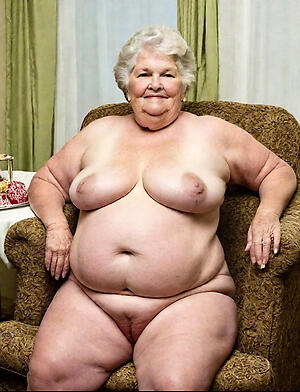 bbw chunky granny love posing nude