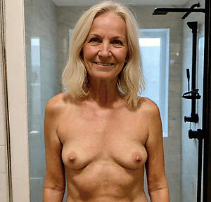 a blond grannies shows us her scant body