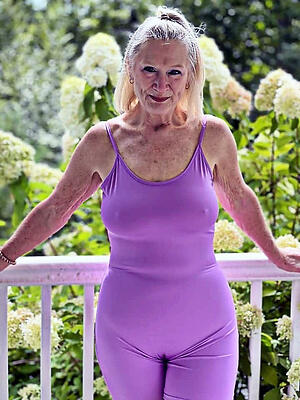 Bohemian cameltoe grannies love posing nude