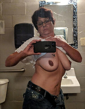 photoshooting regarding beautiful granny naked selfshots