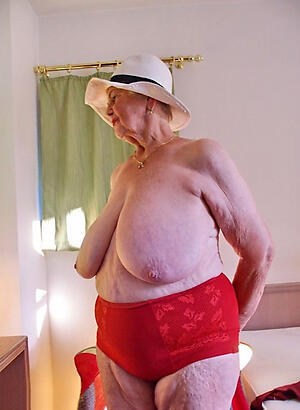 photoshooting with very old woman naked