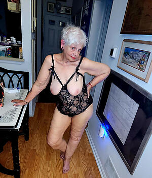 hot old girlfriends poses naked