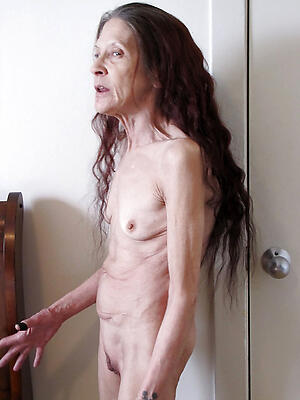 photoshooting with skinny naked older women