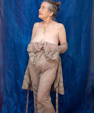 free granny solo porn pics