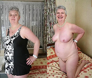 amateur slut granny dressed undressed thumbs