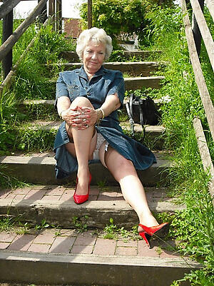 free granny upskirt models