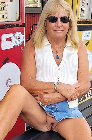 easy erotic senior woman a hot photos