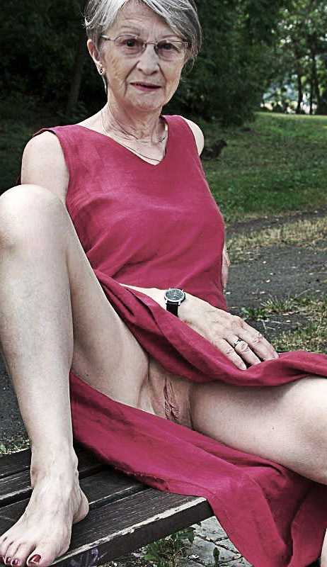 Amateur Wives Upskirts - Amateur older women upskirt porn pellicle - GrannyNudePics.com