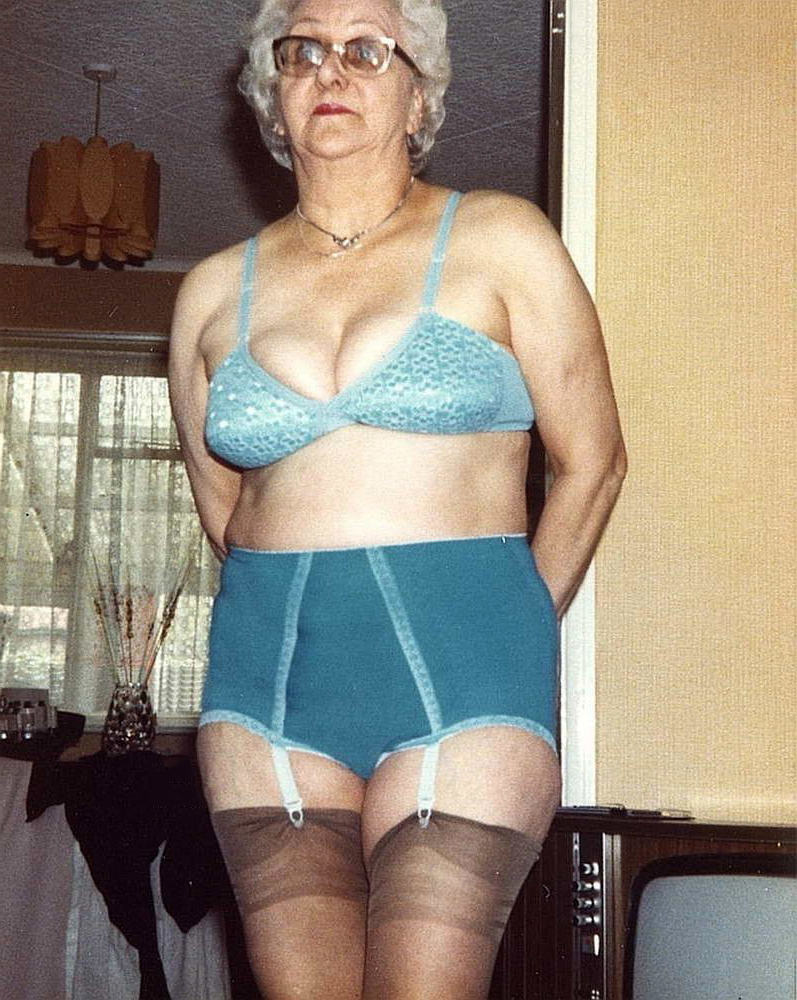 Nasty mature lingerie pics - GrannyNudePics.com.