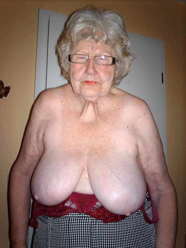 Very old granny xxx love posing nude - GrannyNudePics.com