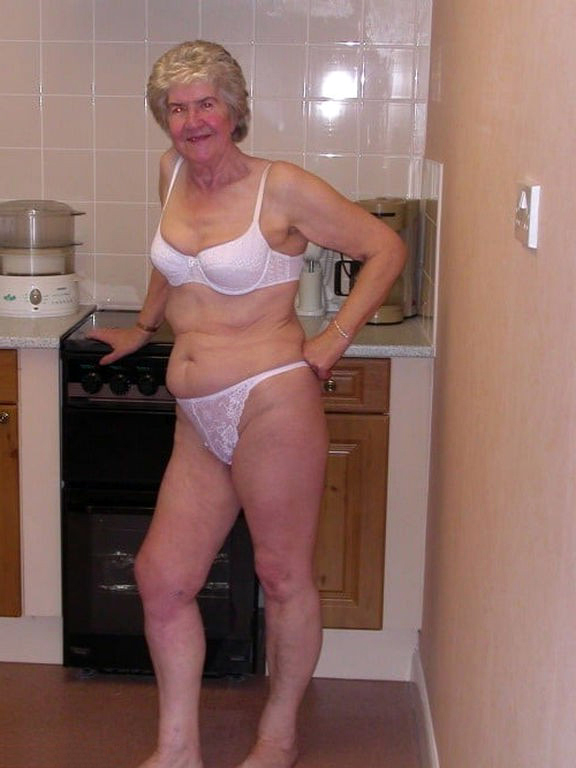 Naked Older Housewives Disclose Grannynudepics